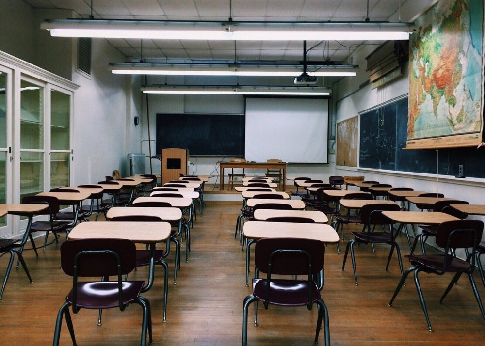 empty_classroom_desks